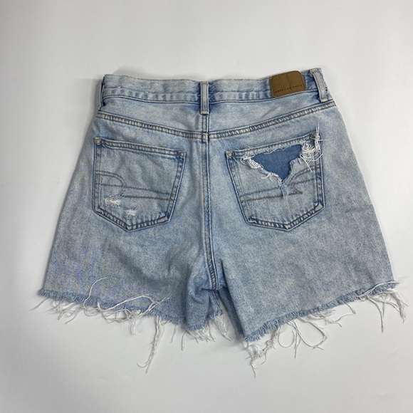 American Eagle Light Wash Distressed Mom Shorts Size 2 - Picture 2 of 9